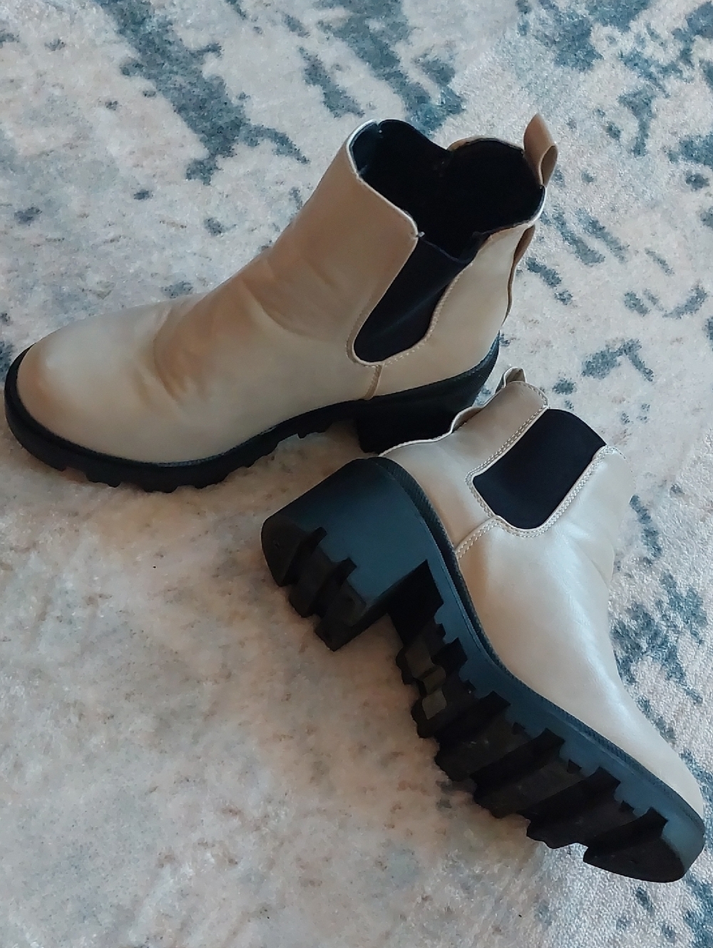 Cream Slip On Chunky Heel Boots Booties Size 6.5 Grip Tread